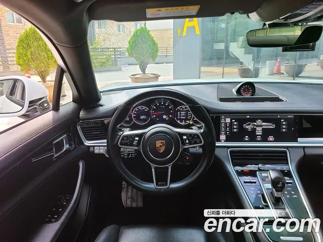 Porsche Panamera 2018 thumb 6