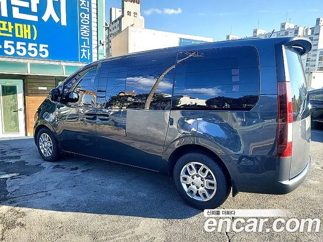 Hyundai Staria 2021 thumb 2
