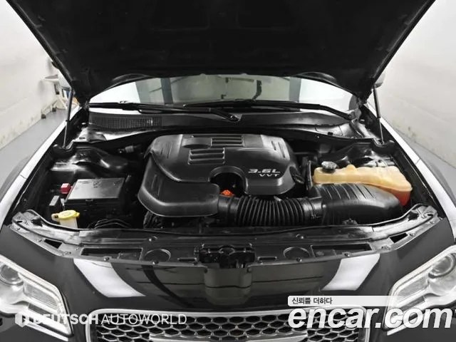 Chrysler 300C 2016 thumb 6