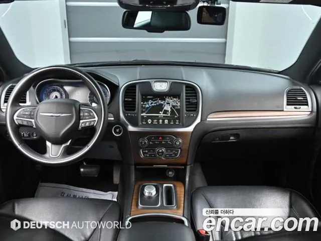 Chrysler 300C 2016 thumb 7