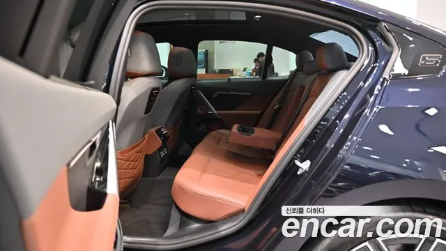 BMW i5 2025 thumb 10