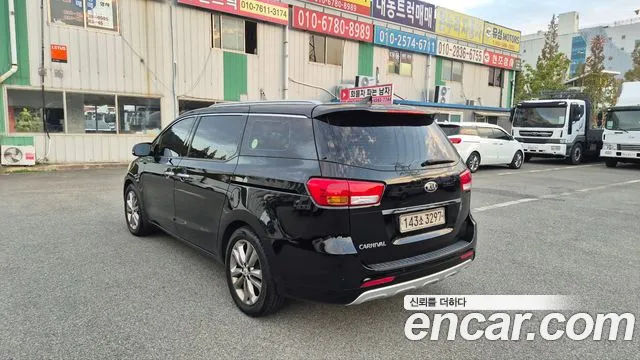 Kia Carnival 2018 thumb 4