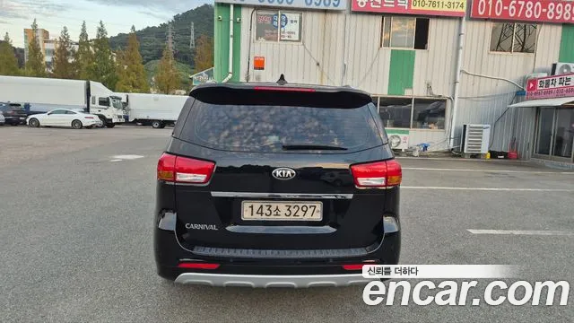 Kia Carnival 2018 thumb 8