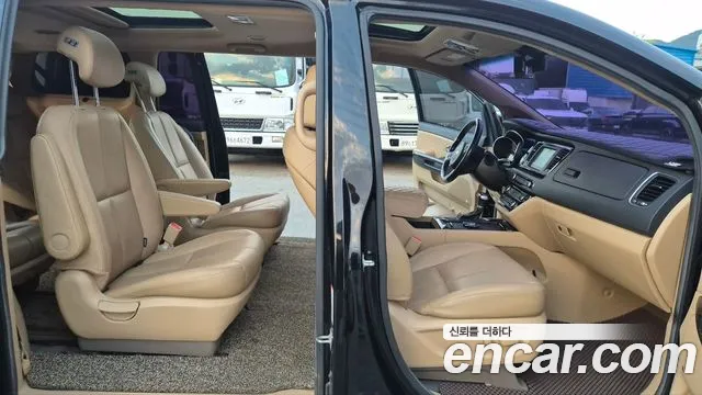Kia Carnival 2018 thumb 10