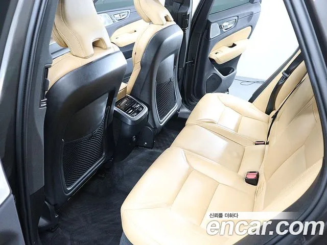 Volvo XC60 2024 thumb 10