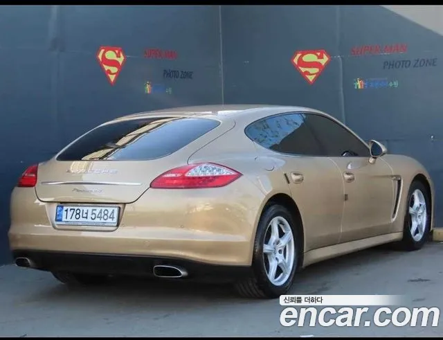 Porsche Panamera 2011 thumb 2