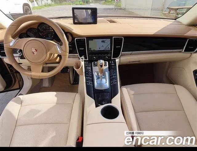 Porsche Panamera 2011 thumb 7
