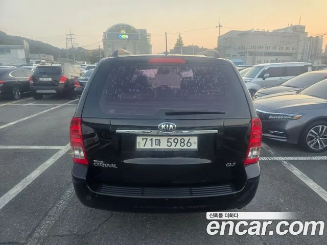 Kia Carnival 2013 thumb 4