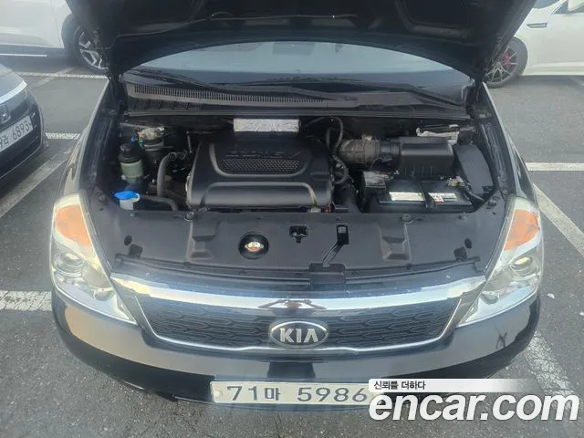 Kia Carnival 2013 thumb 6