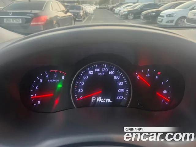 Kia Carnival 2013 thumb 8