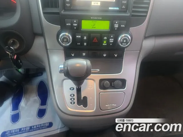 Kia Carnival 2013 thumb 9