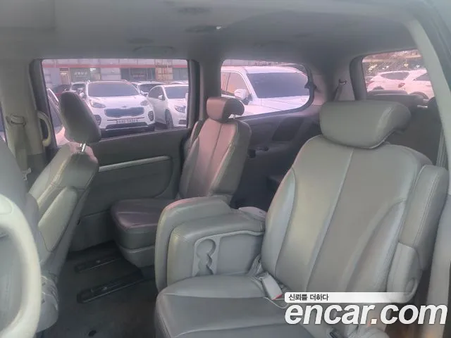 Kia Carnival 2013 thumb 10