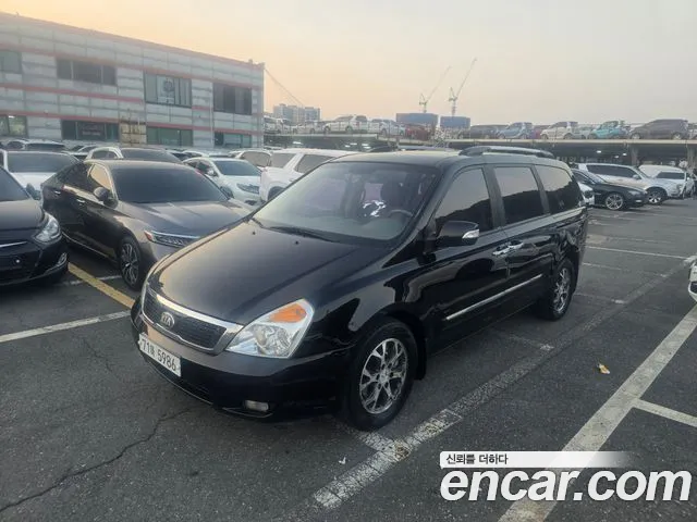 Kia Carnival 2013 thumb 11