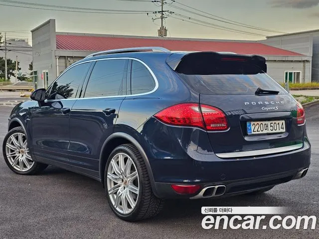 Porsche Cayenne 2013 thumb 4