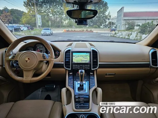 Porsche Cayenne 2013 thumb 10