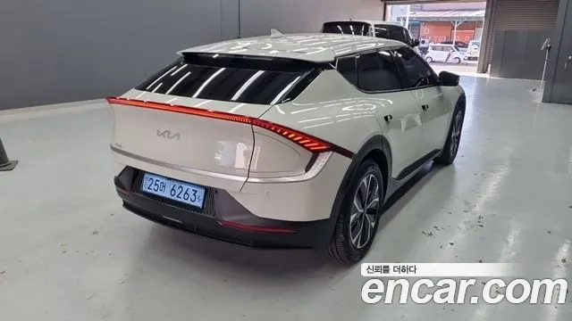 Kia EV6 2022 thumb 2