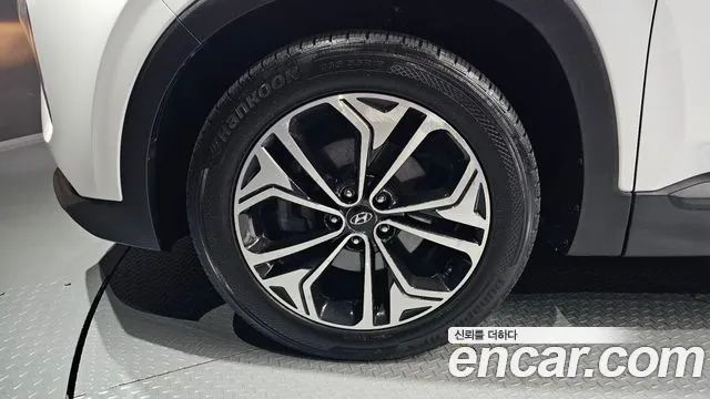 Hyundai Santa Fe 2018 thumb 4