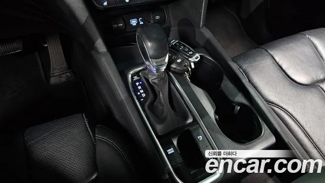 Hyundai Santa Fe 2018 thumb 8