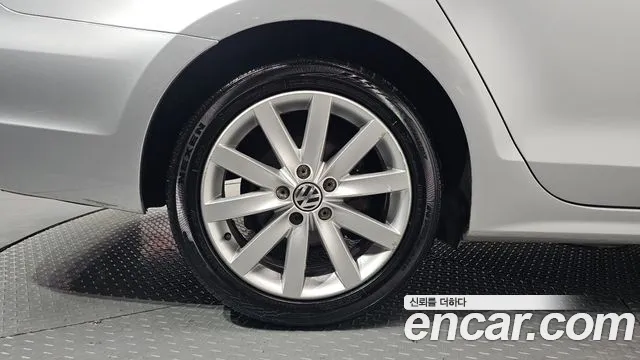 Volkswagen Jetta 2013 thumb 4