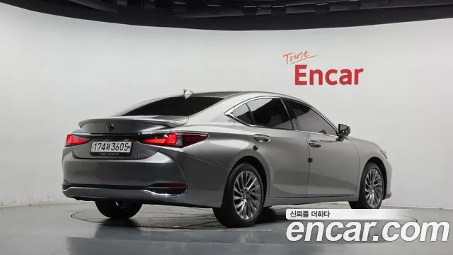 Lexus ES 2024 thumb 2