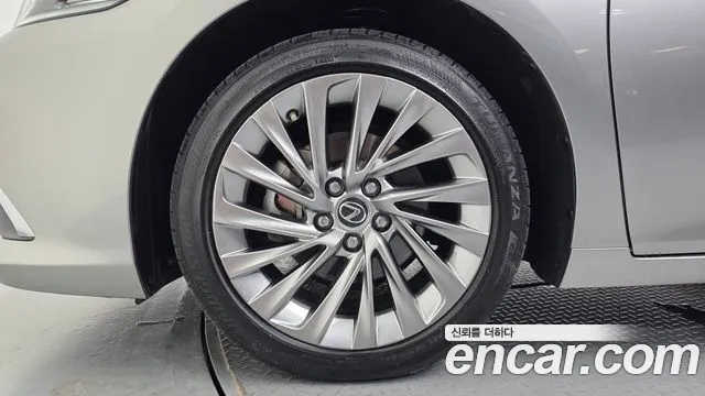 Lexus ES 2024 thumb 5