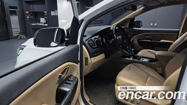 Kia Carnival 2019 thumb 10