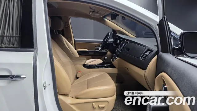 Kia Carnival 2019 thumb 11