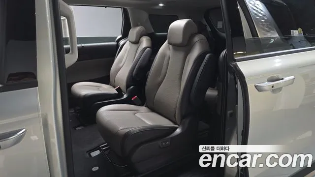 Kia Carnival 2024 thumb 11