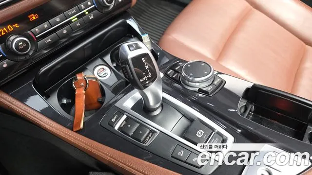 BMW 5-Series 2014 thumb 9