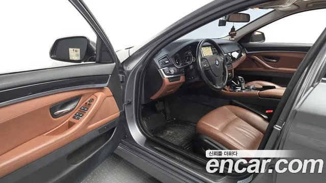 BMW 5-Series 2014 thumb 10