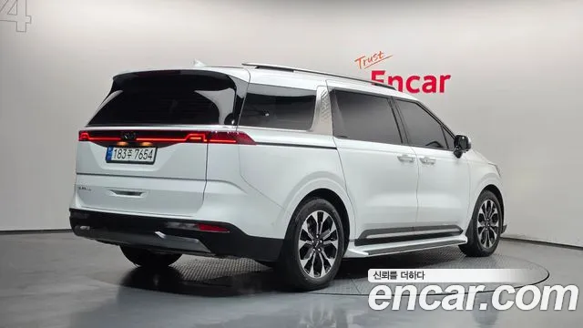 Kia Carnival 2023 thumb 2