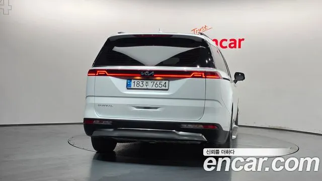 Kia Carnival 2023 thumb 4