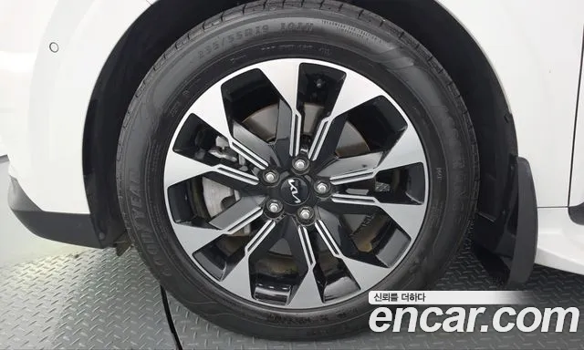 Kia Carnival 2023 thumb 5