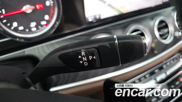 Mercedes-Benz E-Класс 2016 thumb 9