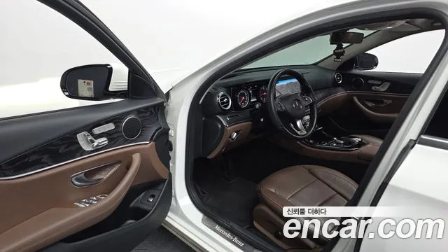 Mercedes-Benz E-Класс 2016 thumb 10