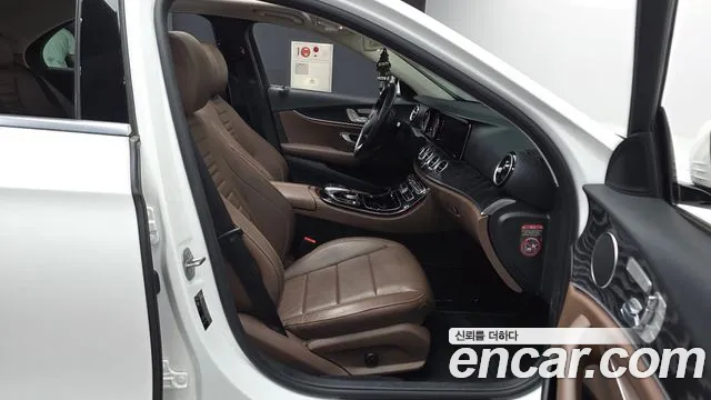 Mercedes-Benz E-Класс 2016 thumb 11