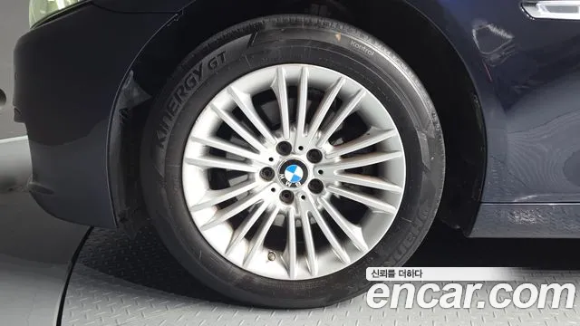 BMW 5-Series 2015 thumb 5