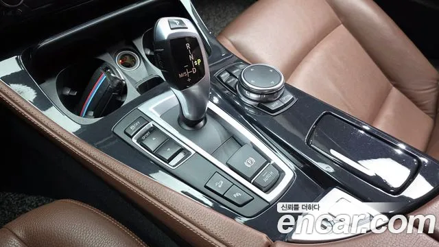 BMW 5-Series 2015 thumb 9
