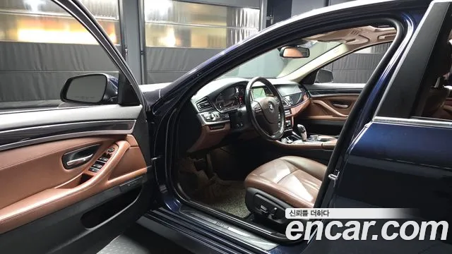 BMW 5-Series 2015 thumb 10