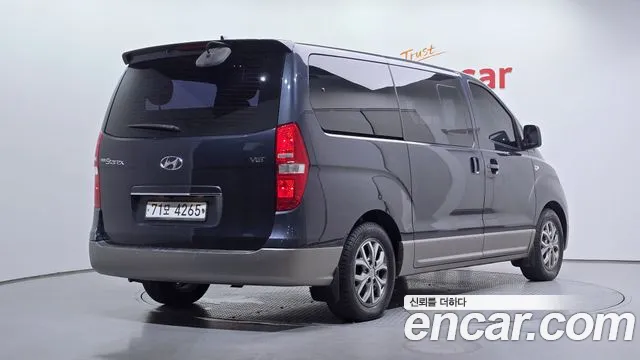 Hyundai Starex 2017 thumb 2