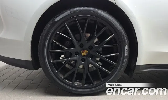 Porsche Panamera 2018 thumb 4