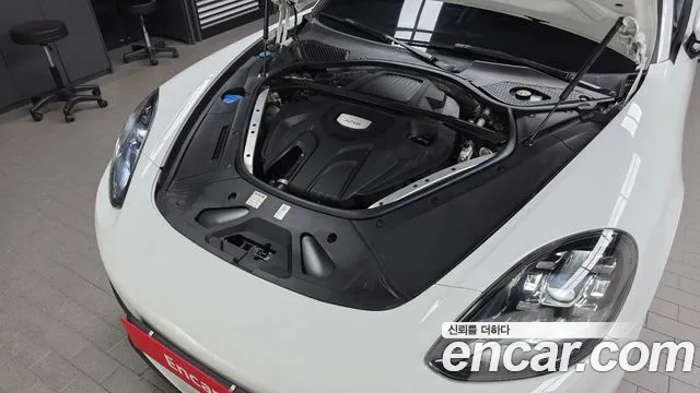 Porsche Panamera 2018 thumb 5