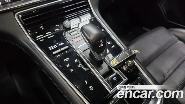 Porsche Panamera 2018 thumb 8