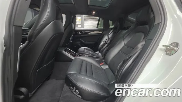 Porsche Panamera 2018 thumb 11