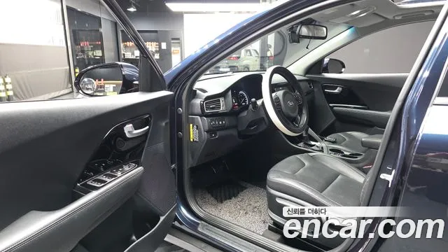 Kia Niro 2017 thumb 9