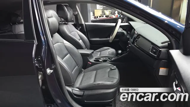 Kia Niro 2017 thumb 10