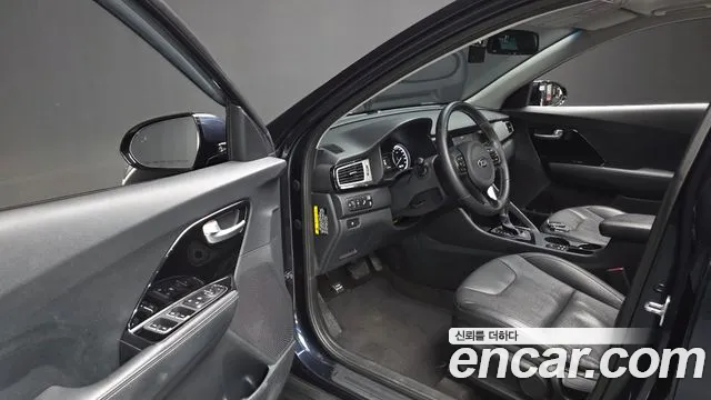 Kia Niro 2017 thumb 10