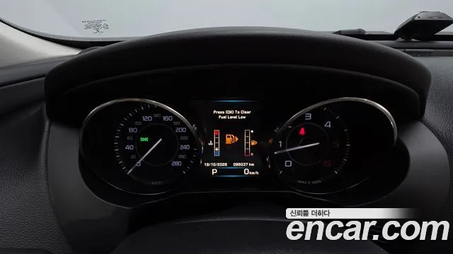 Jaguar XE 2016 thumb 8