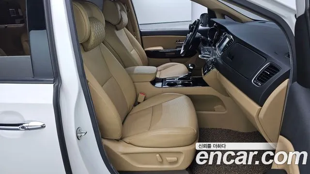 Kia Carnival 2018 thumb 10