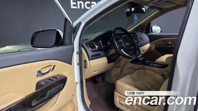 Kia Carnival 2019 thumb 10